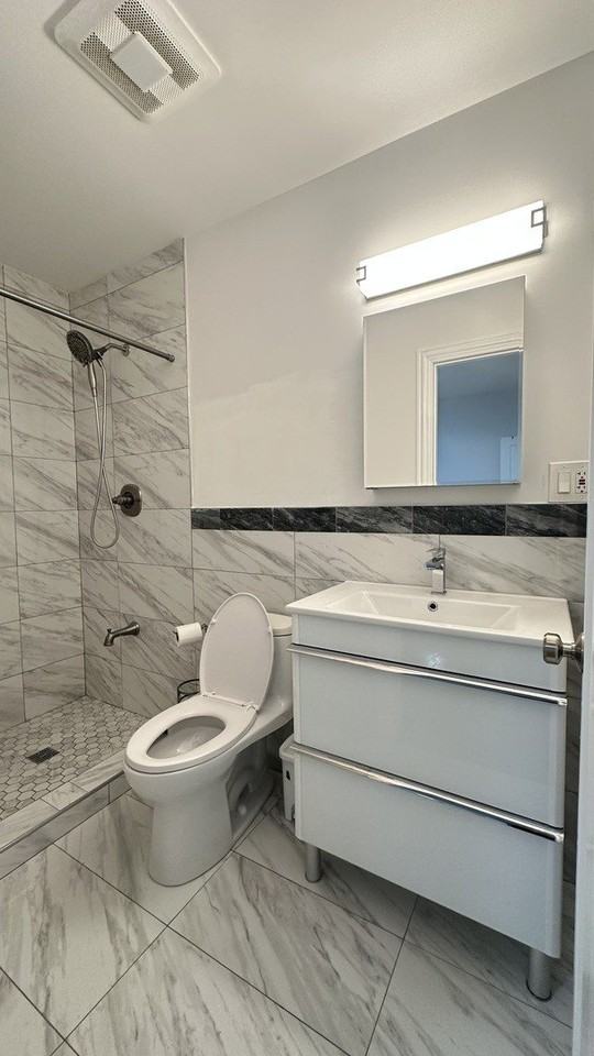 5716 N Campbell Ave Unit 1 - Photo 5 of 12