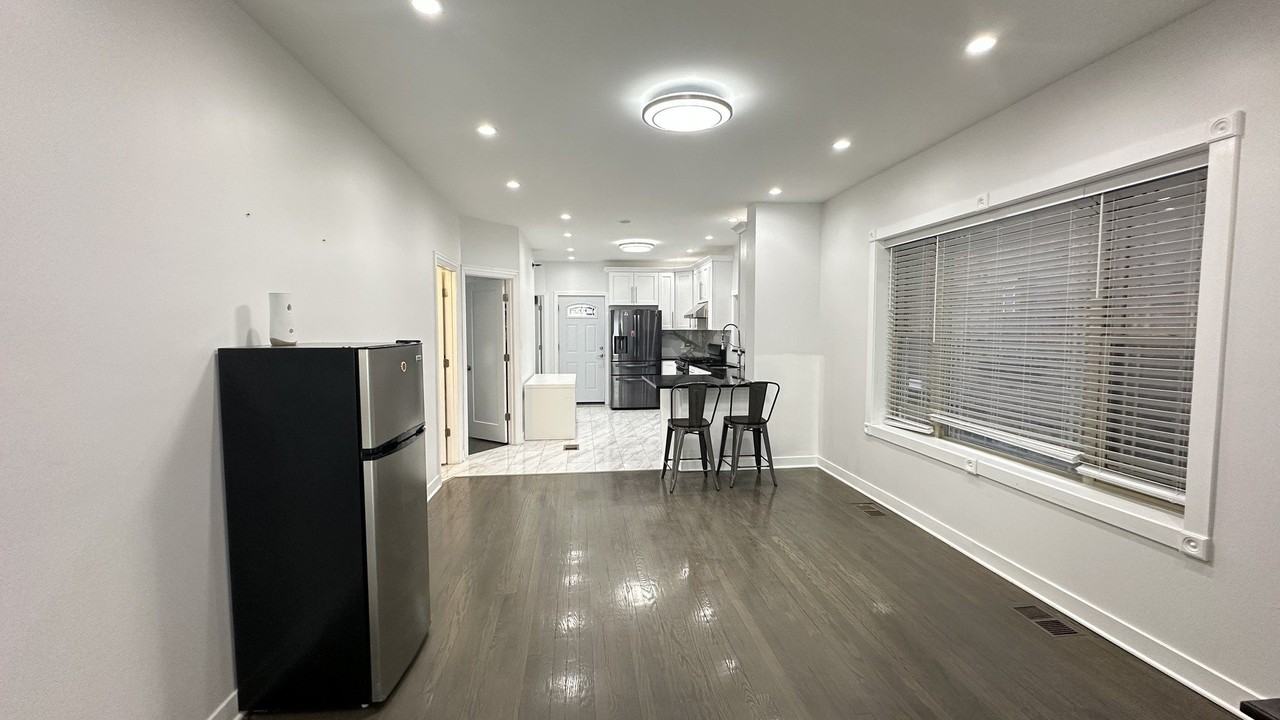 5716 N Campbell Ave Unit 1 - Photo 6 of 12