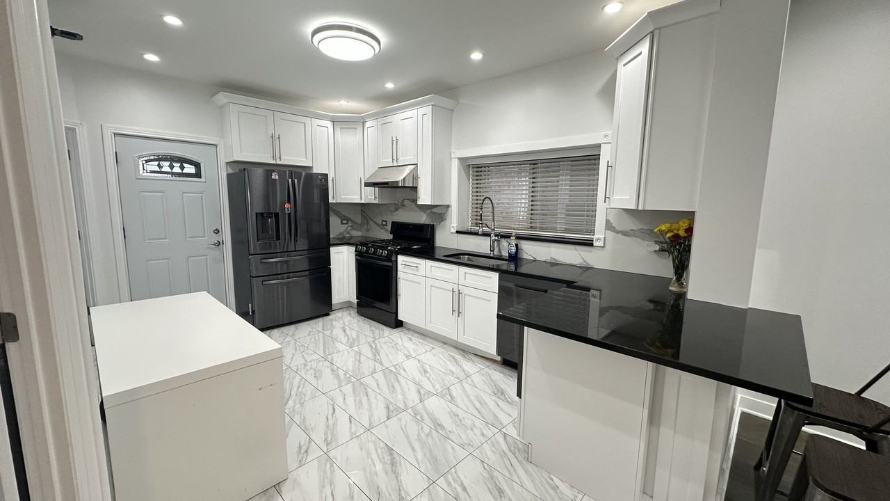 5716 N Campbell Ave Unit 1 - Photo 7 of 12