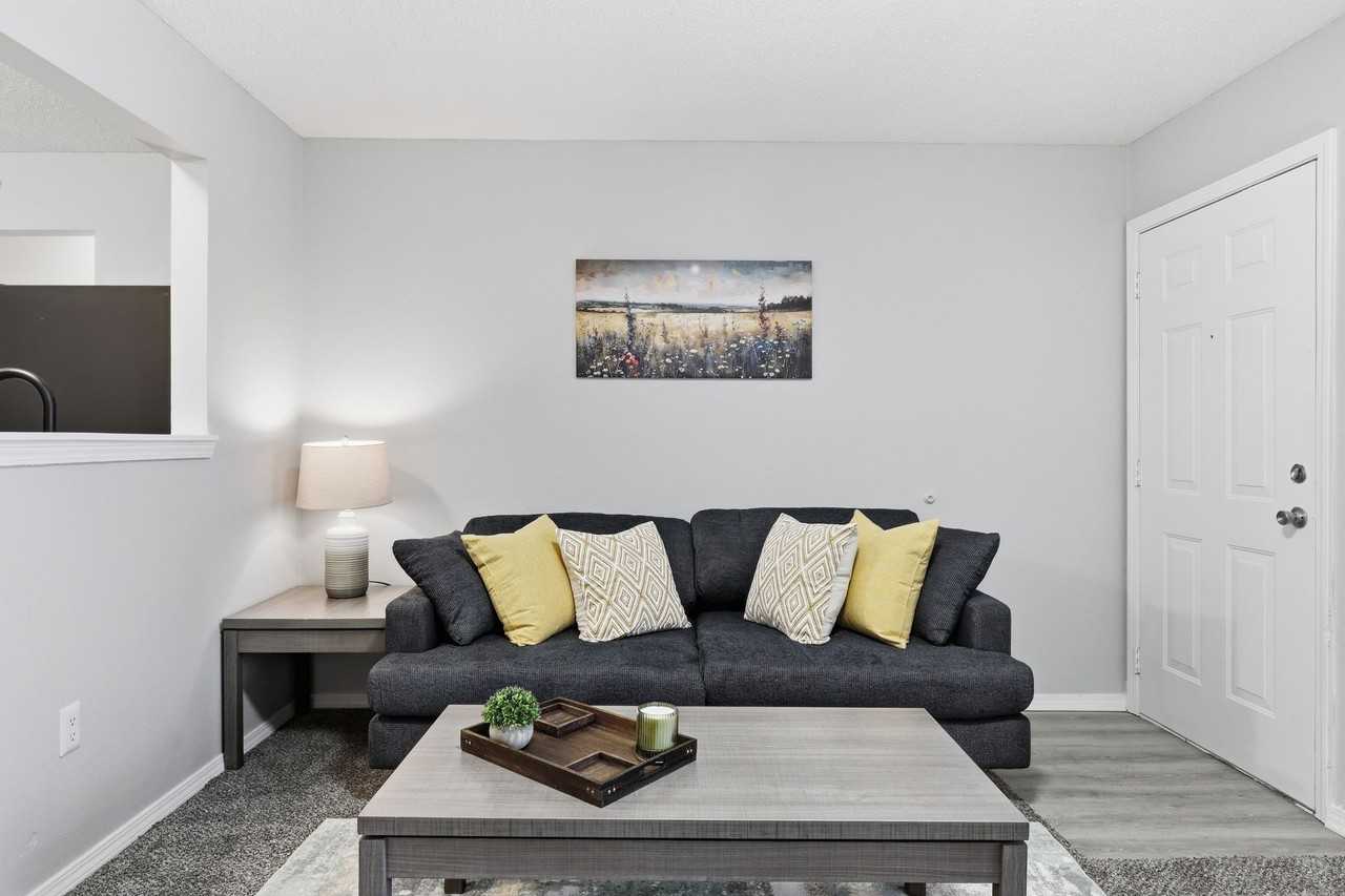 Welcome to Edmond at Twenty500, where luxury meets convenience! - Photo 5 of 50