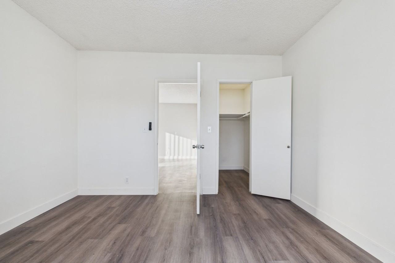 Cedar Court Apartments - Photo 4 of 36