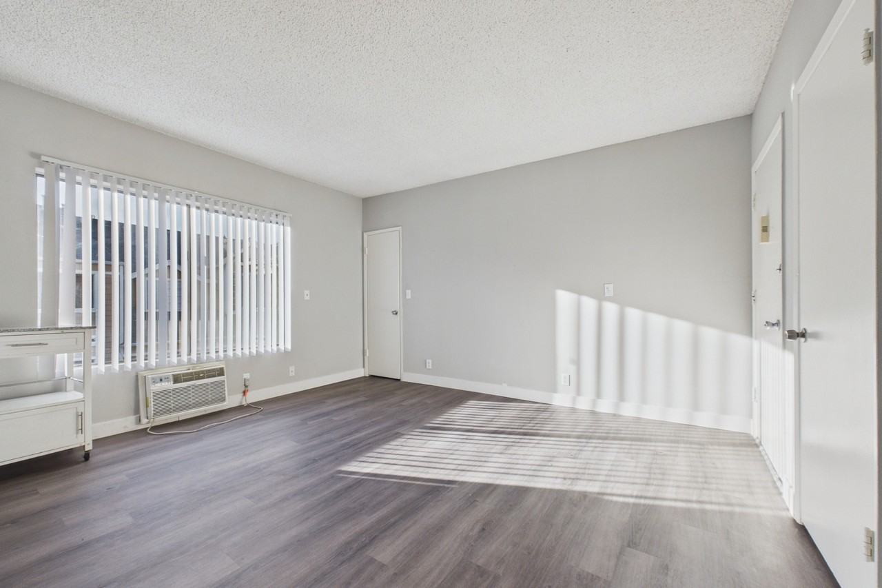 Cedar Court Apartments - Photo 6 of 36