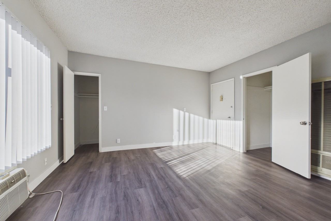 Cedar Court Apartments - Photo 7 of 36