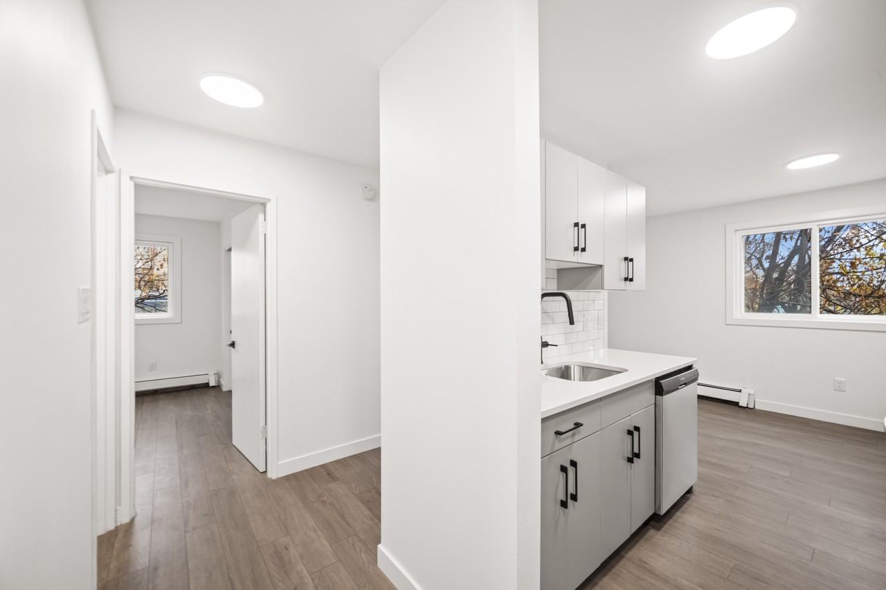 370 Talbot Avenue - Photo 5 of 12