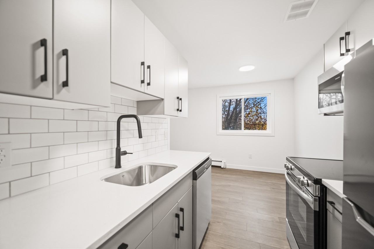 370 Talbot Avenue - Photo 4 of 12