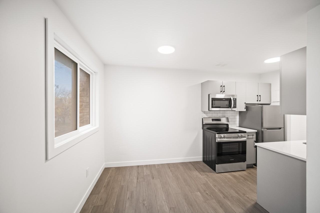 370 Talbot Avenue - Photo 3 of 12