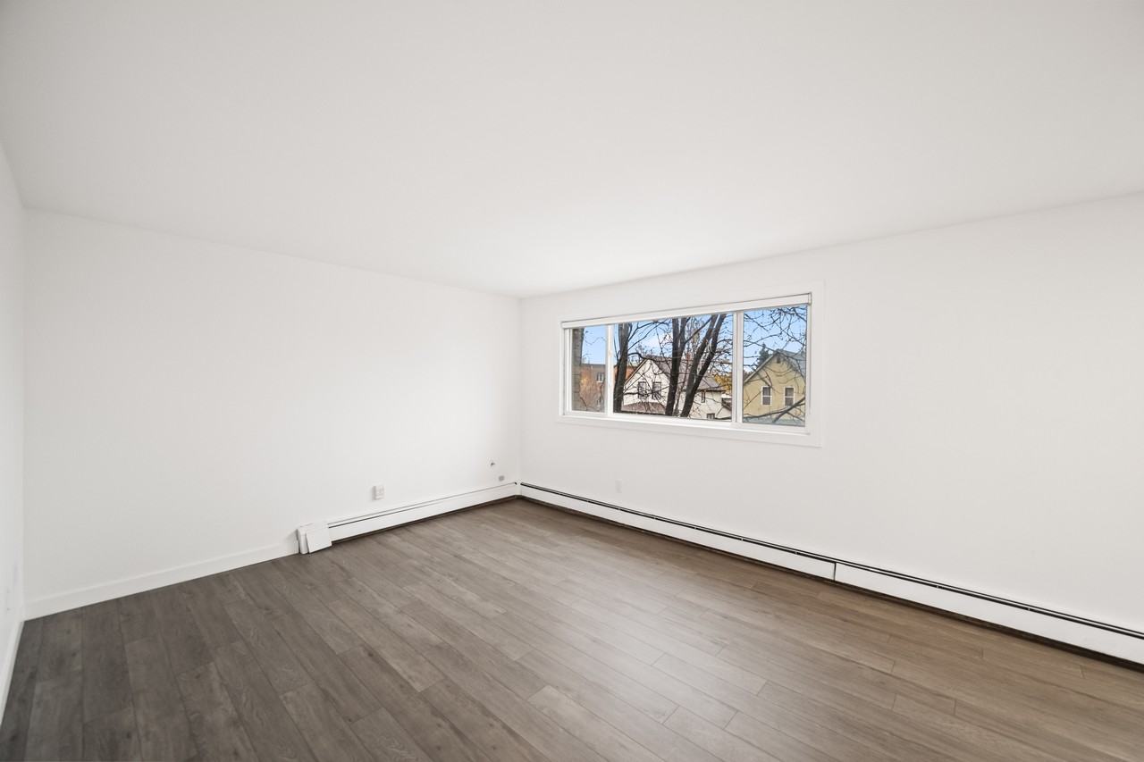 370 Talbot Avenue - Photo 7 of 12