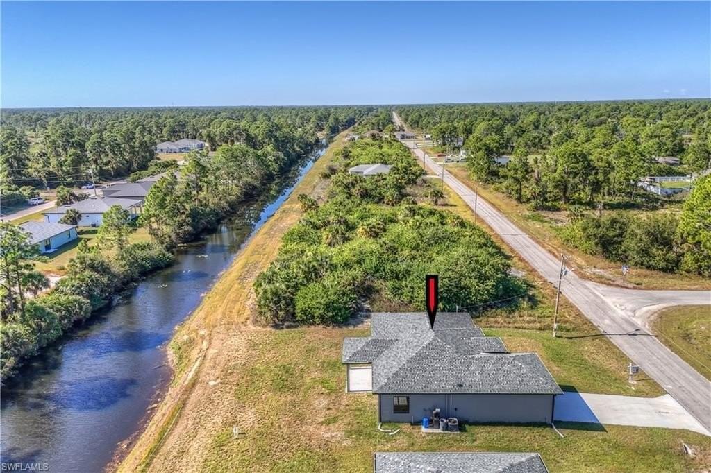 1132 Cumming St E - Photo 3 of 38