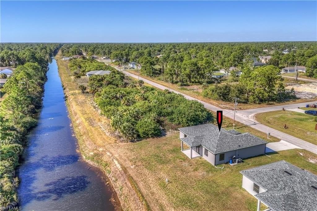 1132 Cumming St E - Photo 4 of 38