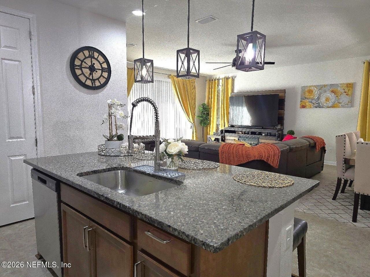 12284 Peanut Ct - Photo 4 of 10