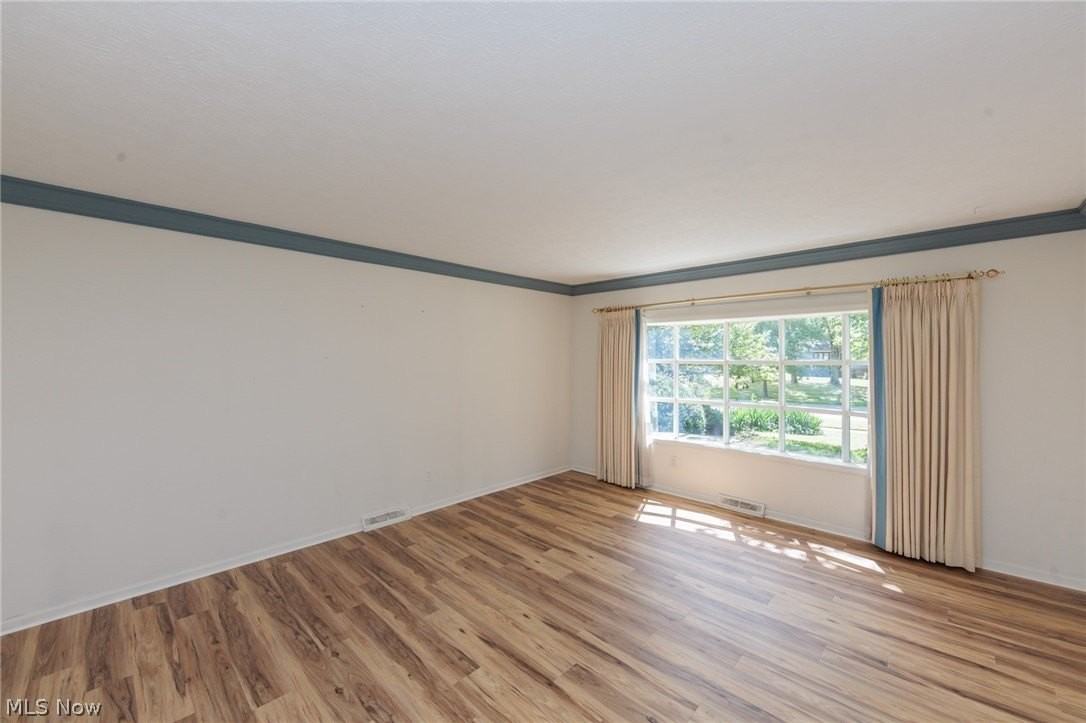 33403 Cromwell Dr - Photo 3 of 48