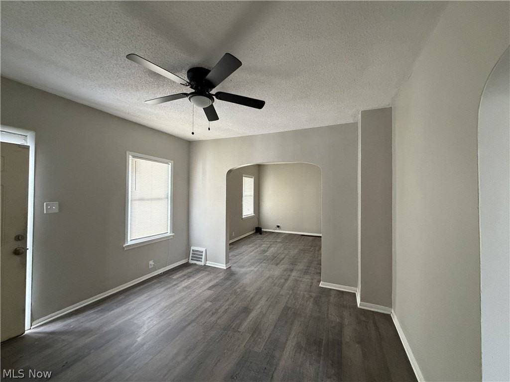 15340 Yorick Avenue unit: Lower - Photo 4 of 12