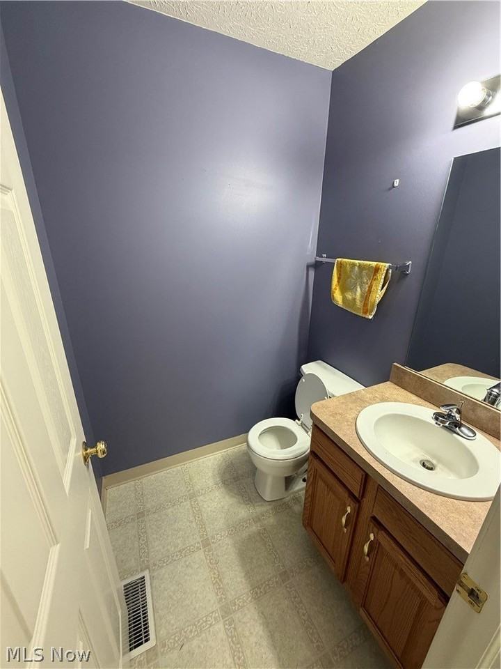 1360 Meadow Run - Photo 7 of 15