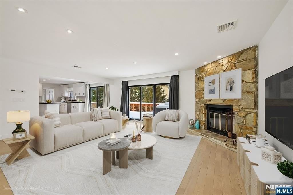 11 Hudson Ter - Photo 3 of 25