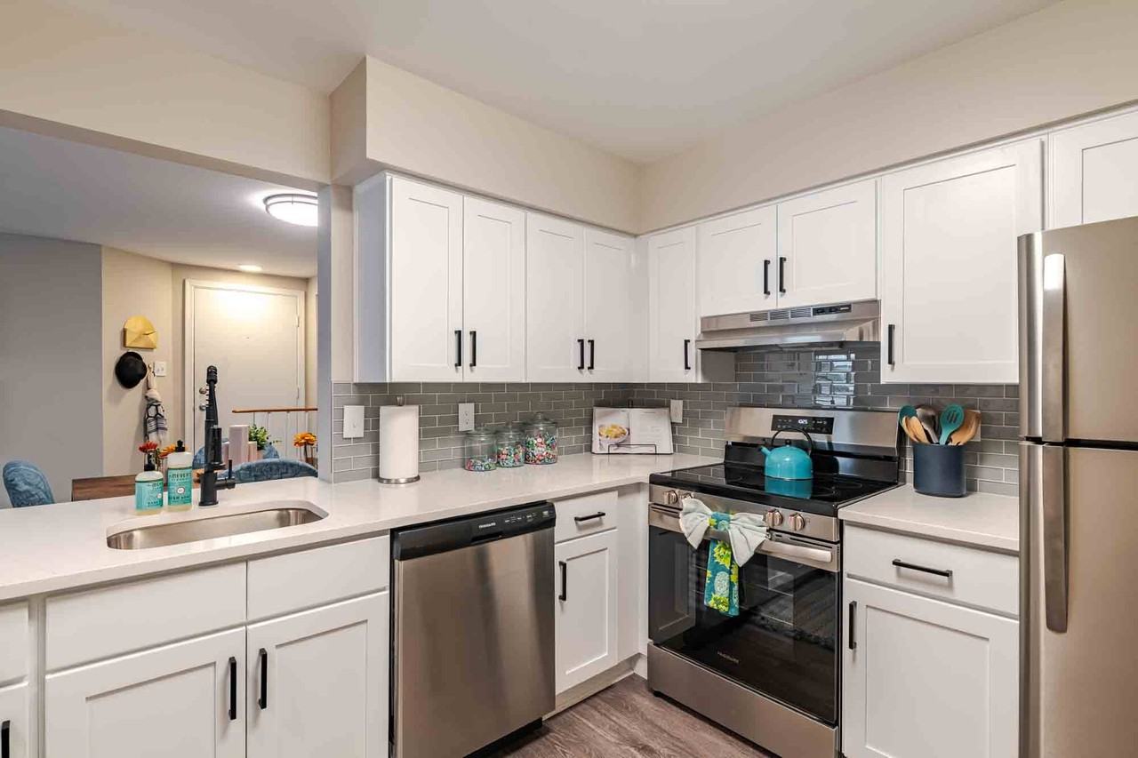 Woodside Apartments - Photo 4 of 19