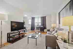 featured image of 33 King St