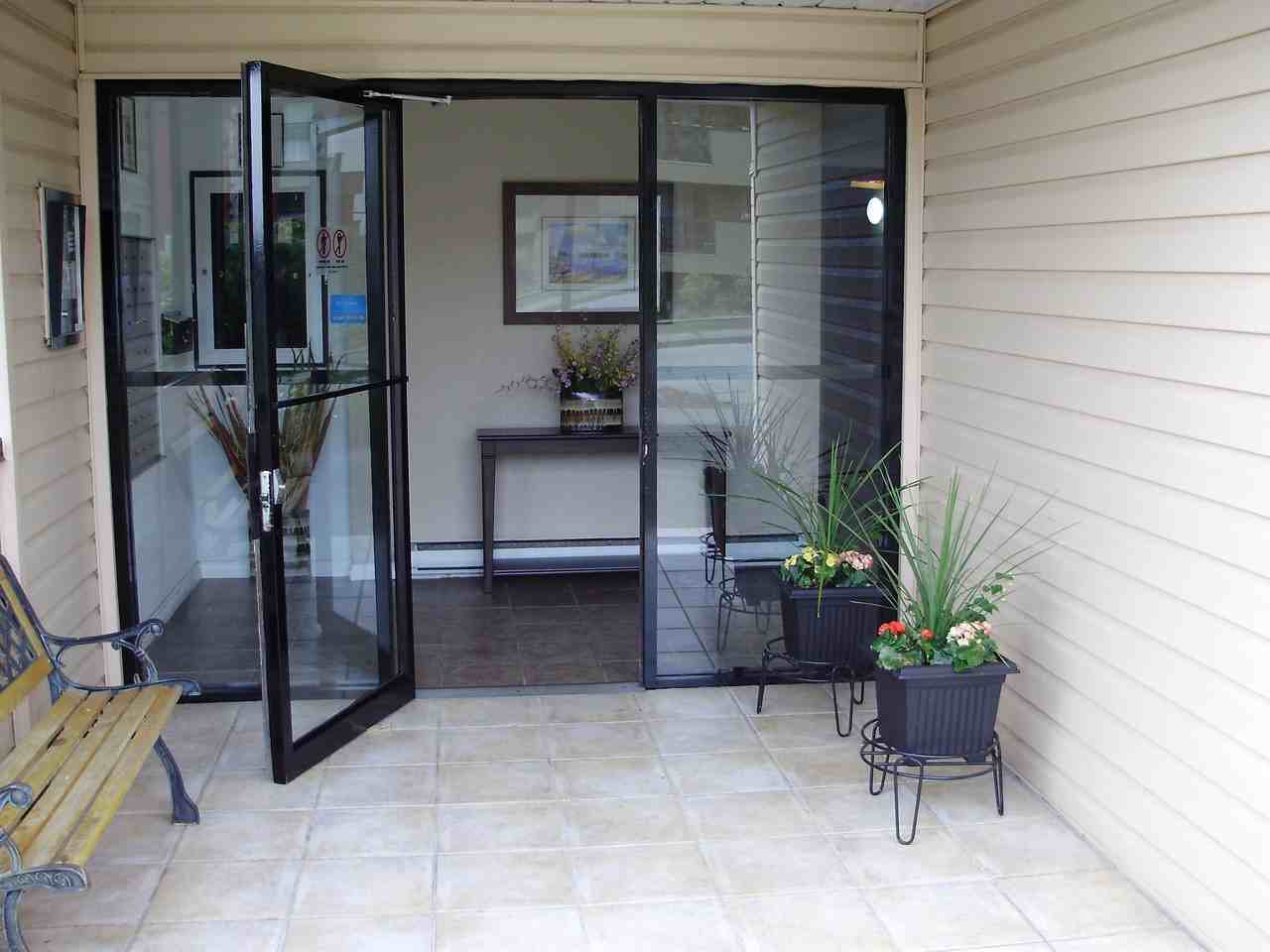 Royal Terrace Apartments - Photo 3 of 41