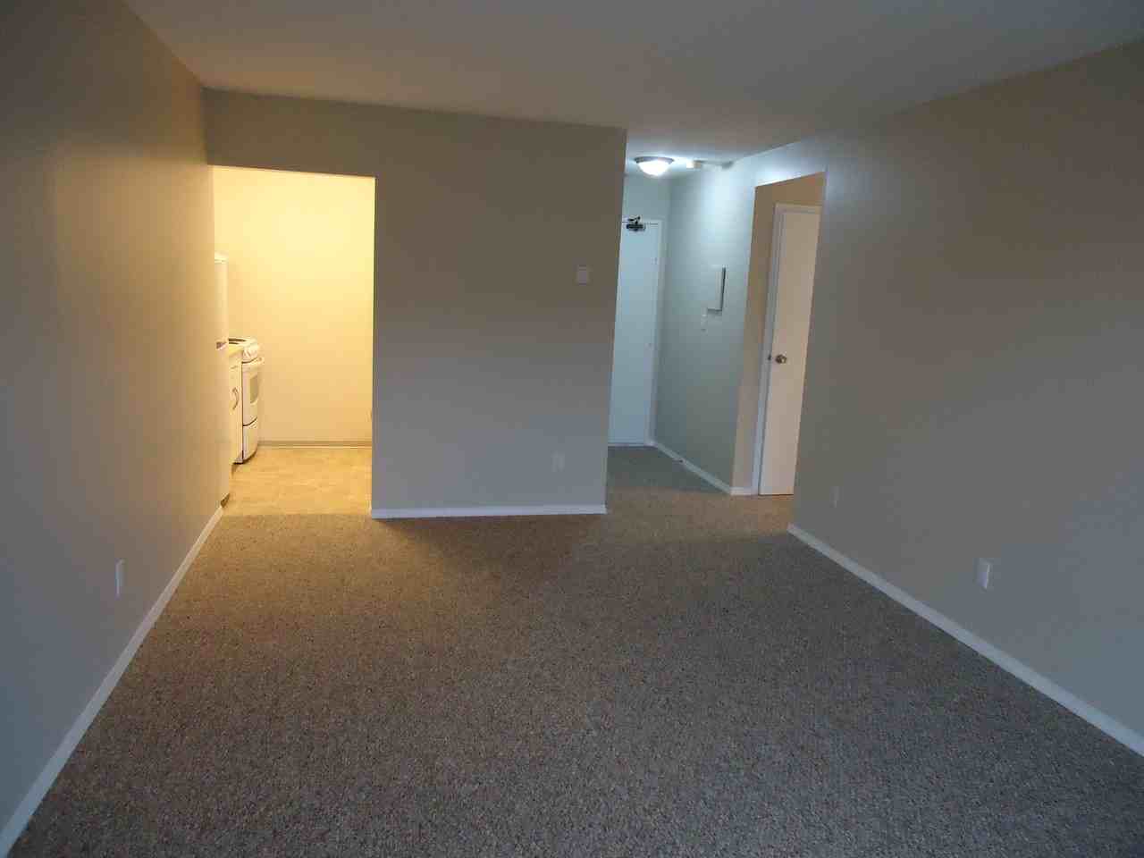 Royal Terrace Apartments - Photo 7 of 41