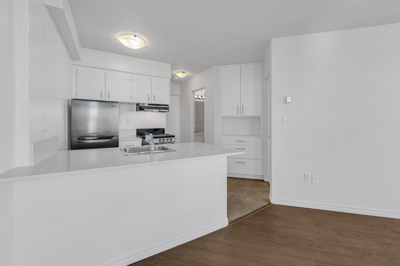 Beach Towers - Photo 6 of 27