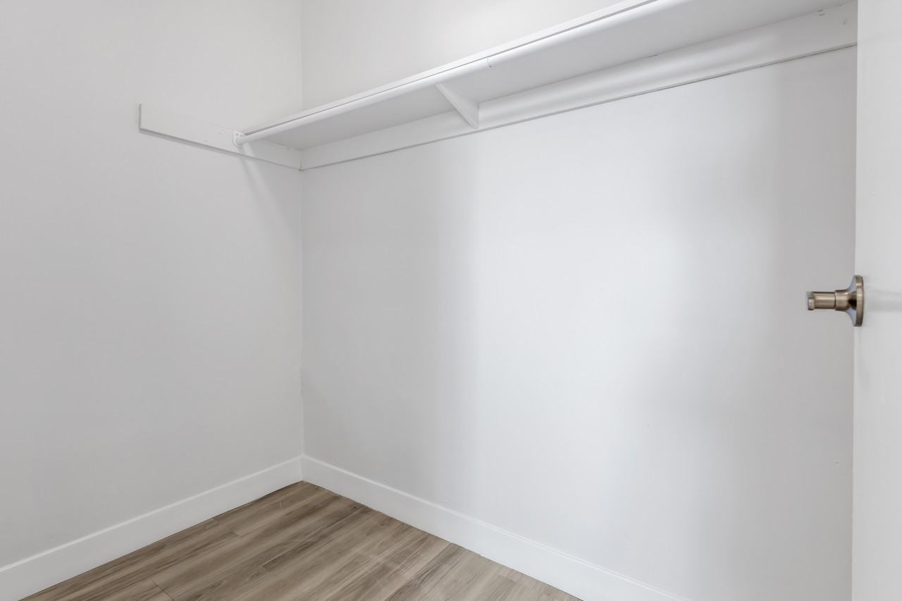 Graydon Hall - Photo 7 of 45