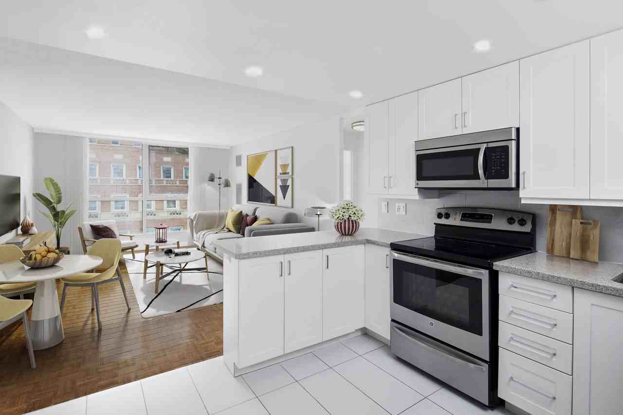 Residences on Bloor - Photo 4 of 21