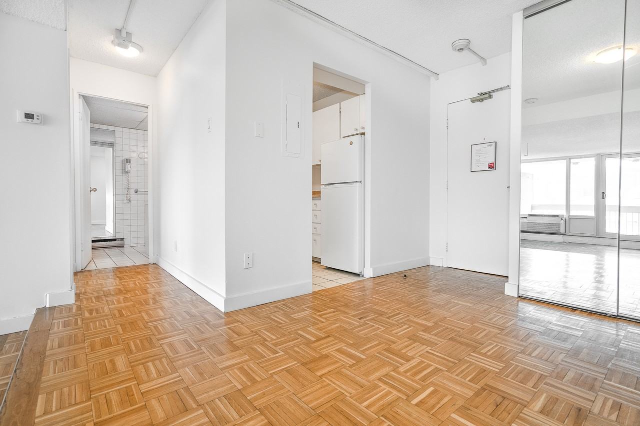 2100 Boul De Maisonneuve O — photo 2