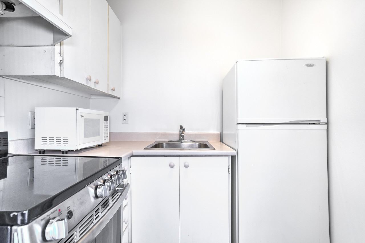 2100 Boul De Maisonneuve O — photo 1