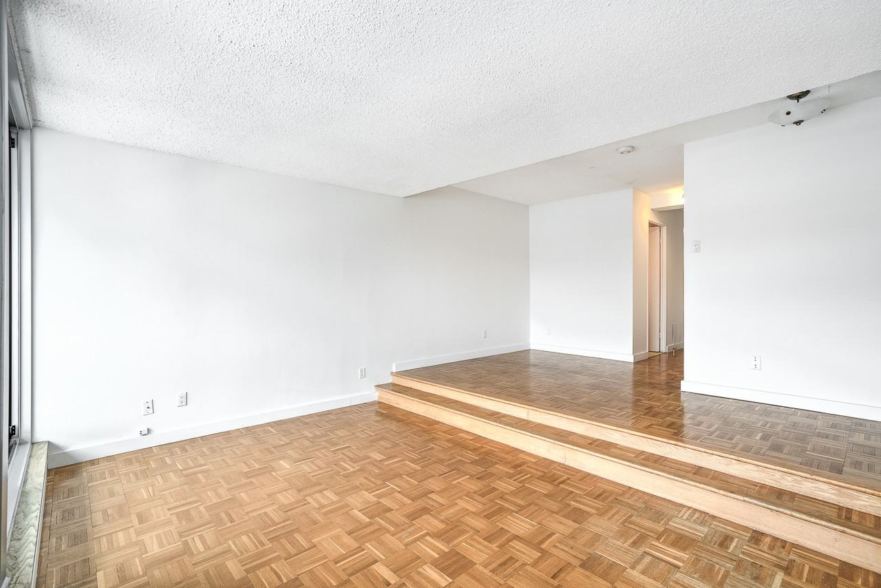 2100 Boul De Maisonneuve O — photo 2