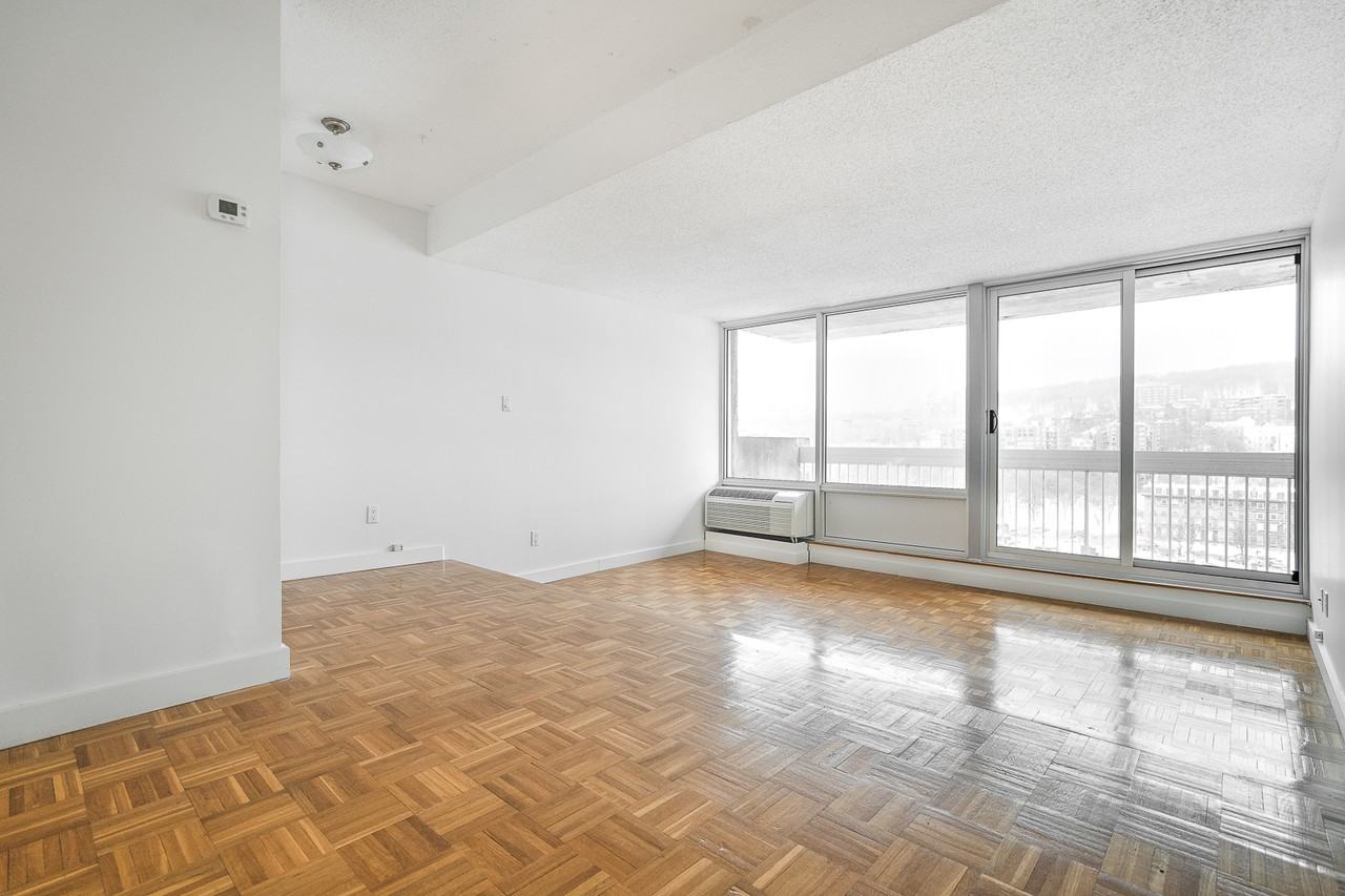 2100 Boul De Maisonneuve O — photo 3