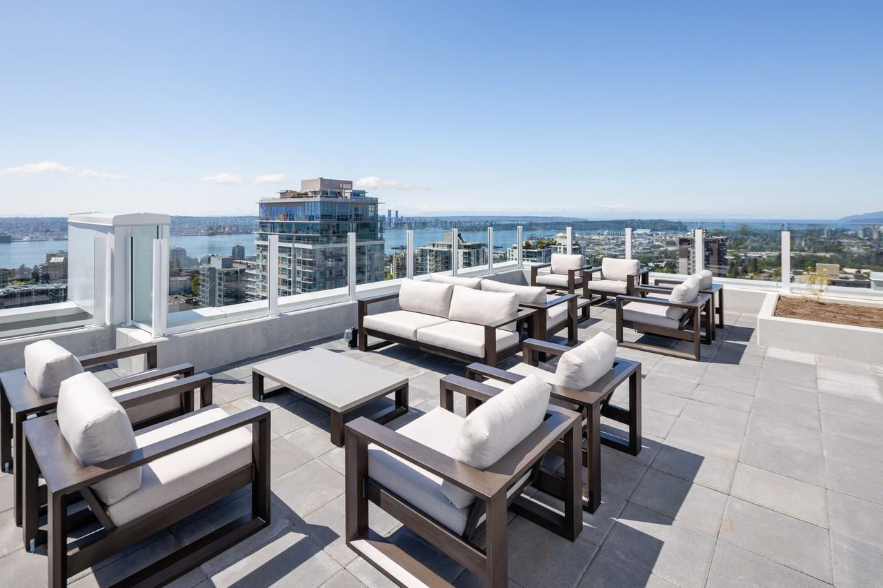 The Royals - Photo 4 of 49