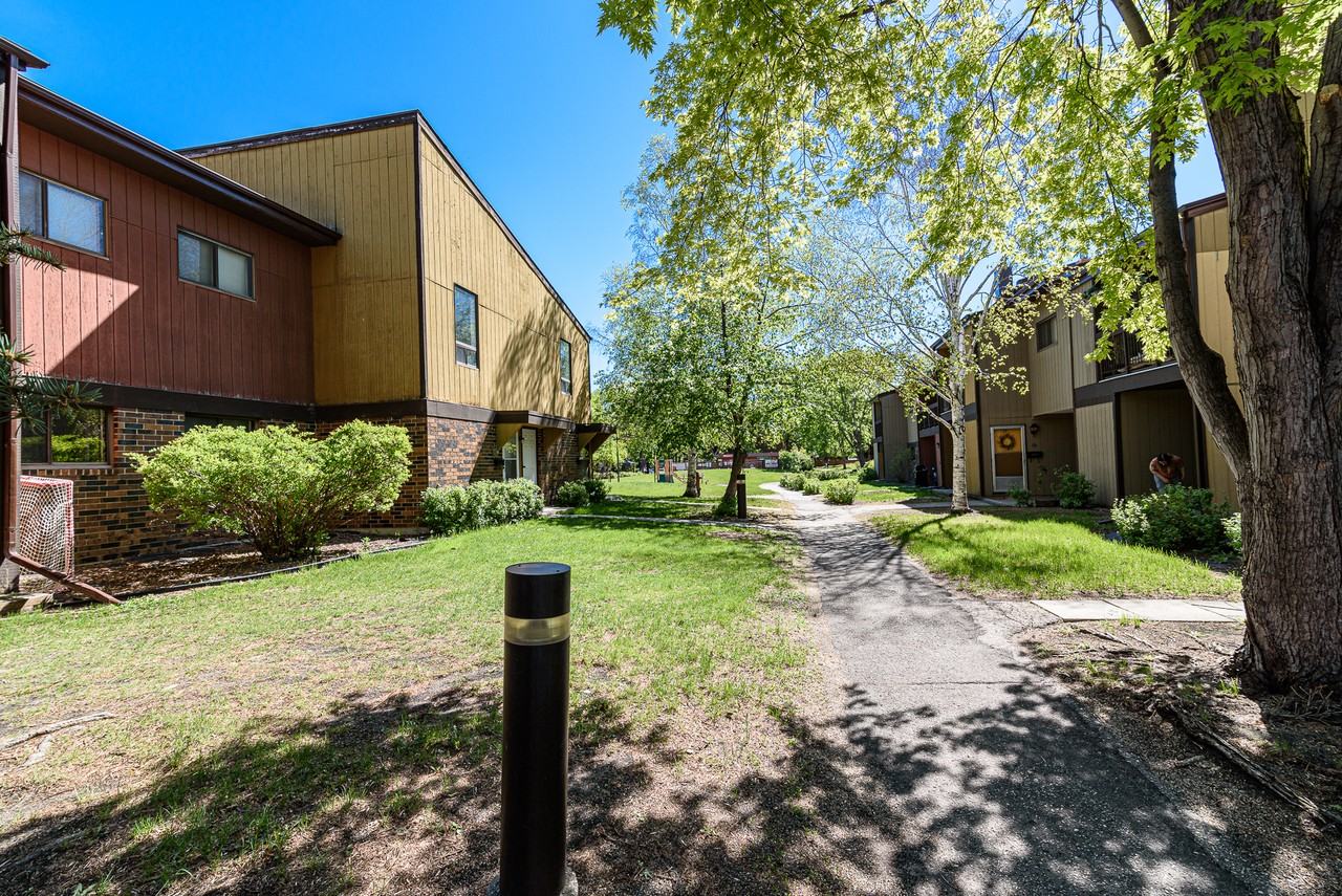 Moray Village Phase III (The Coach Homes) Apartments - 525 Thompson Dr ...