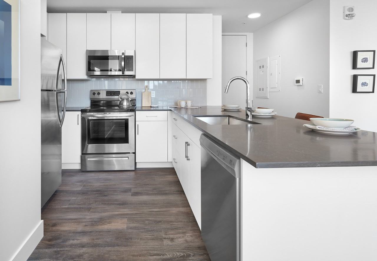 100 House - Photo 6 of 21