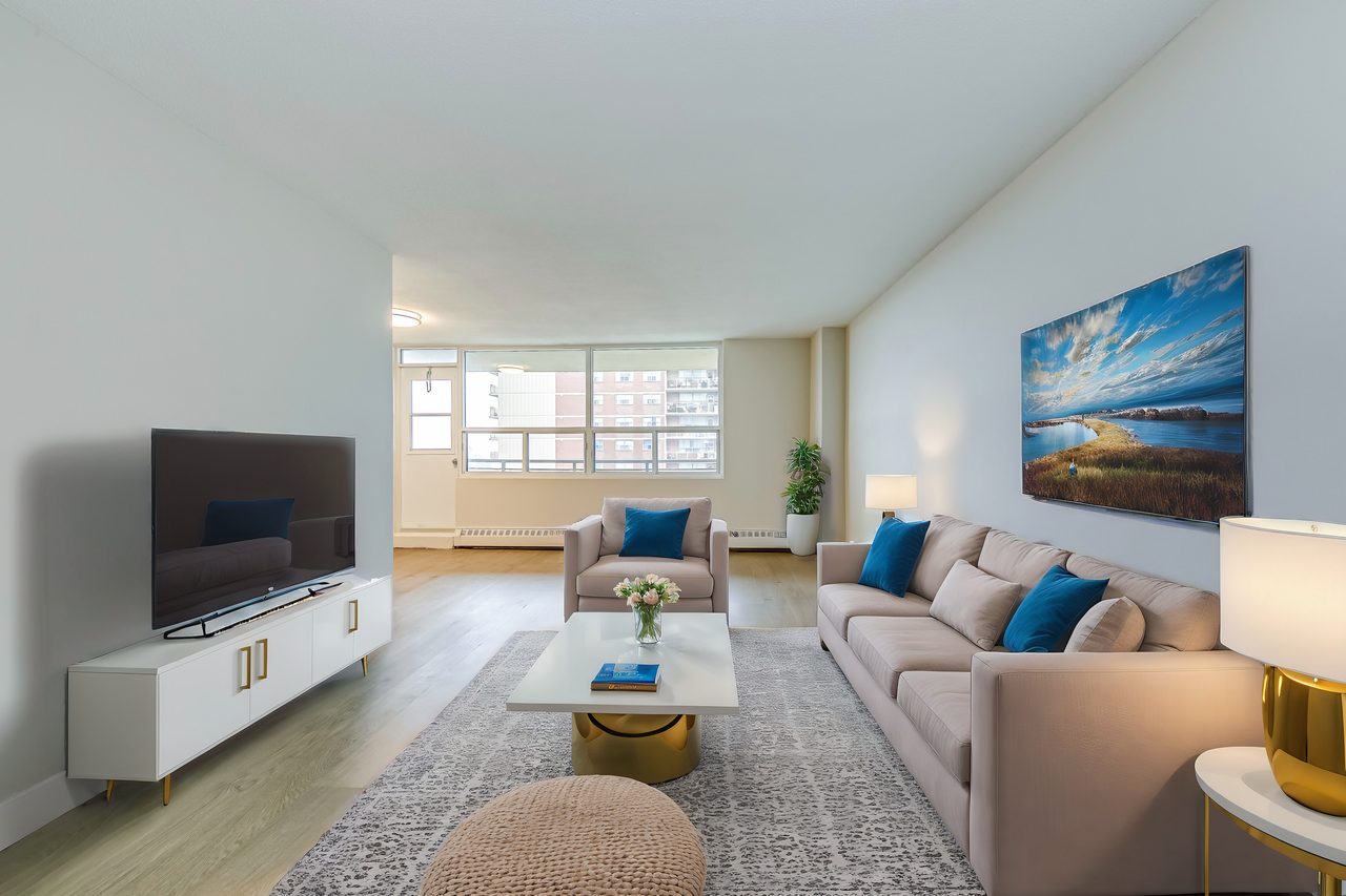 Carlton - Photo 2 of 8