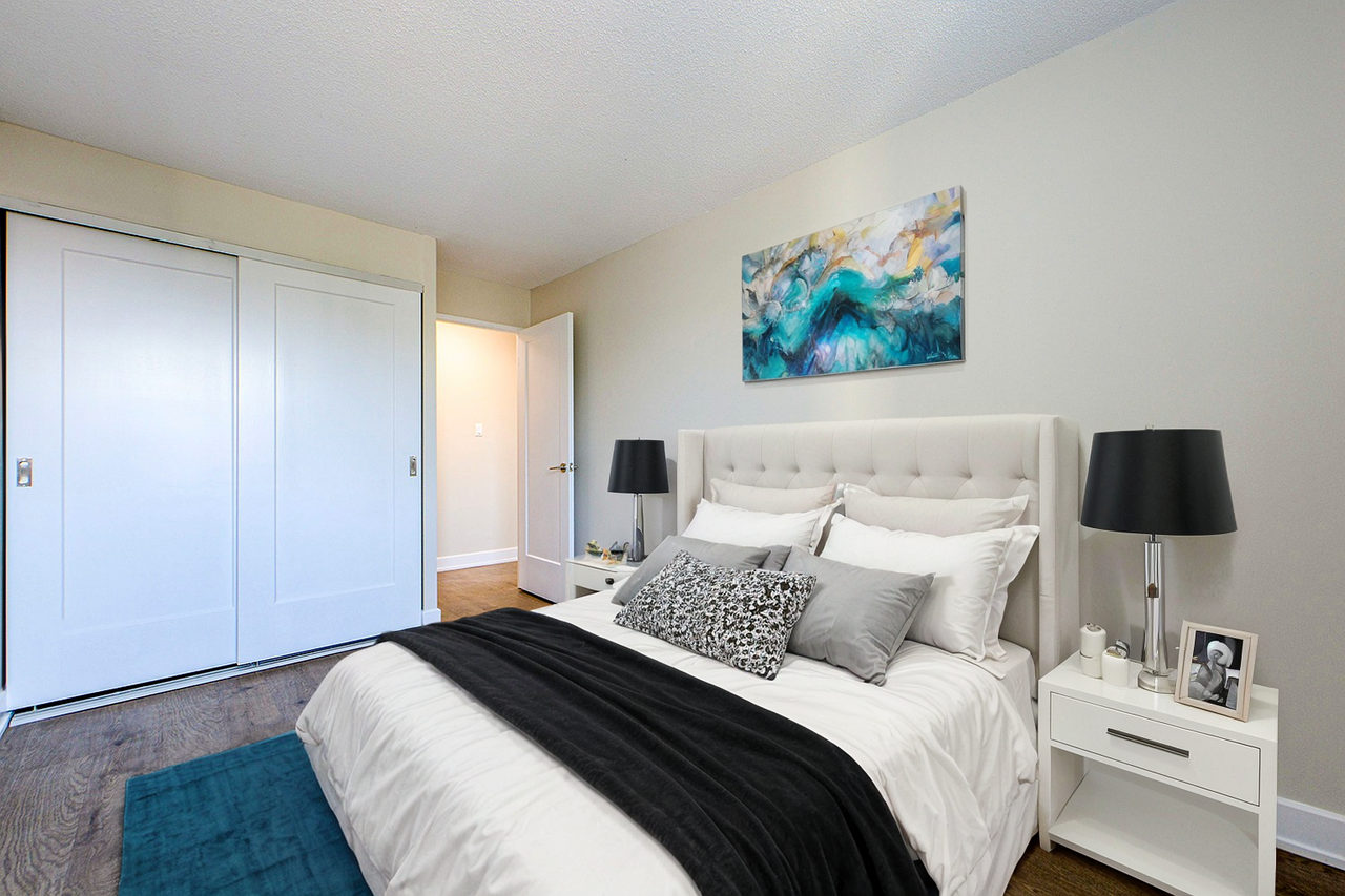 Carlton - Photo 4 of 8