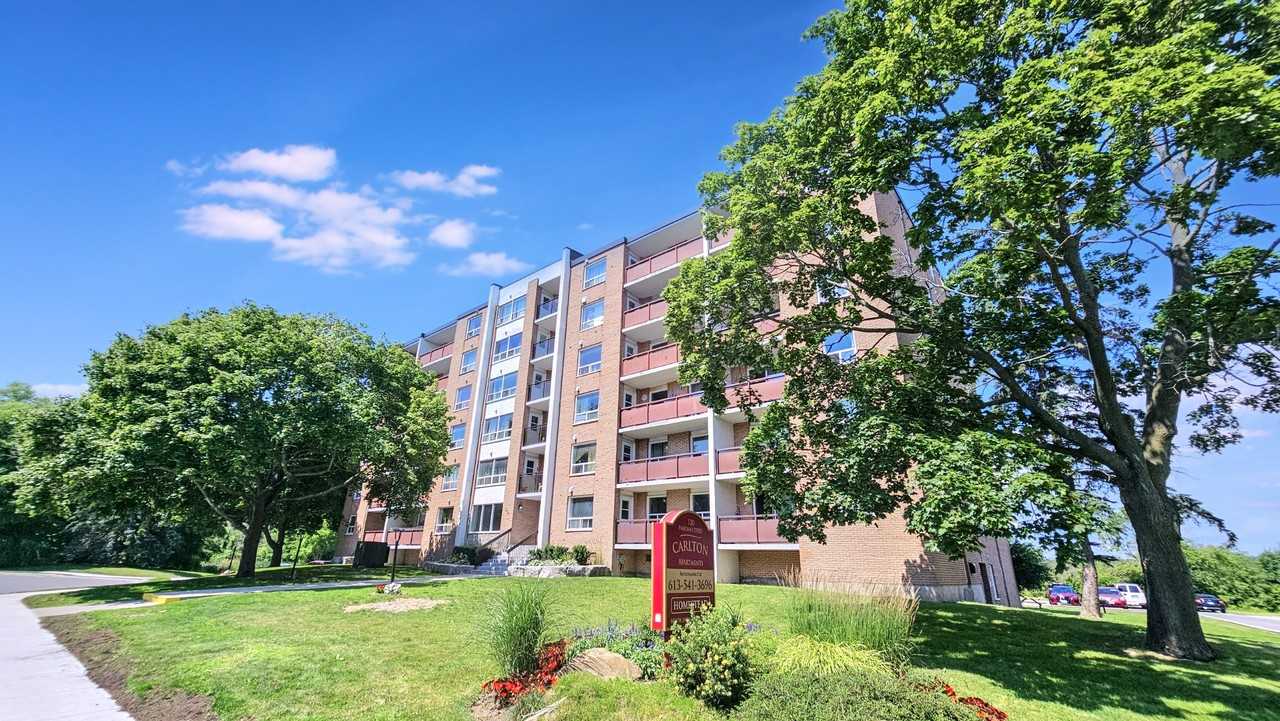 Carlton - Photo 7 of 8