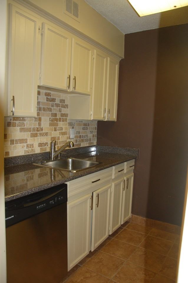 22 Shallmar Boulevard #406 - Photo 4 of 7