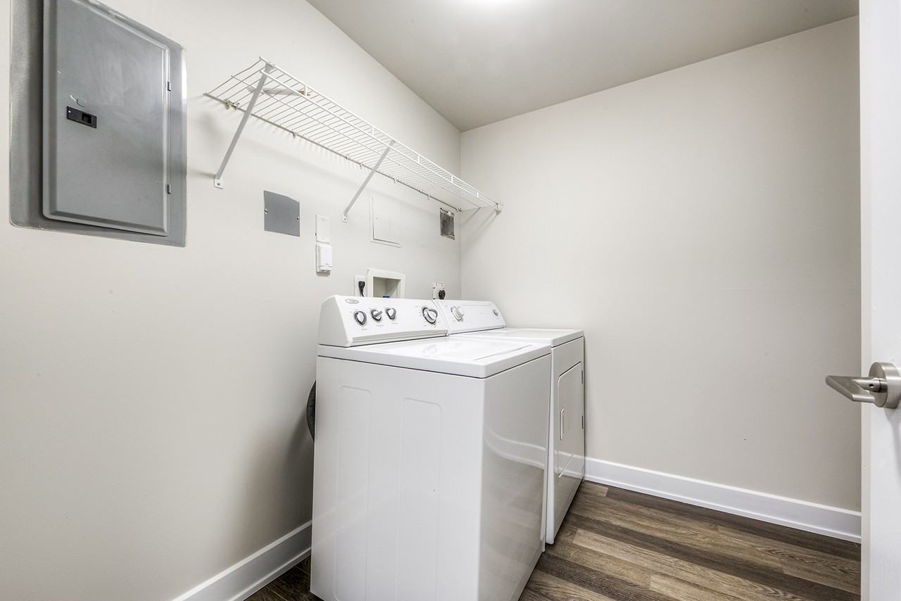 Regency - Photo 6 of 12