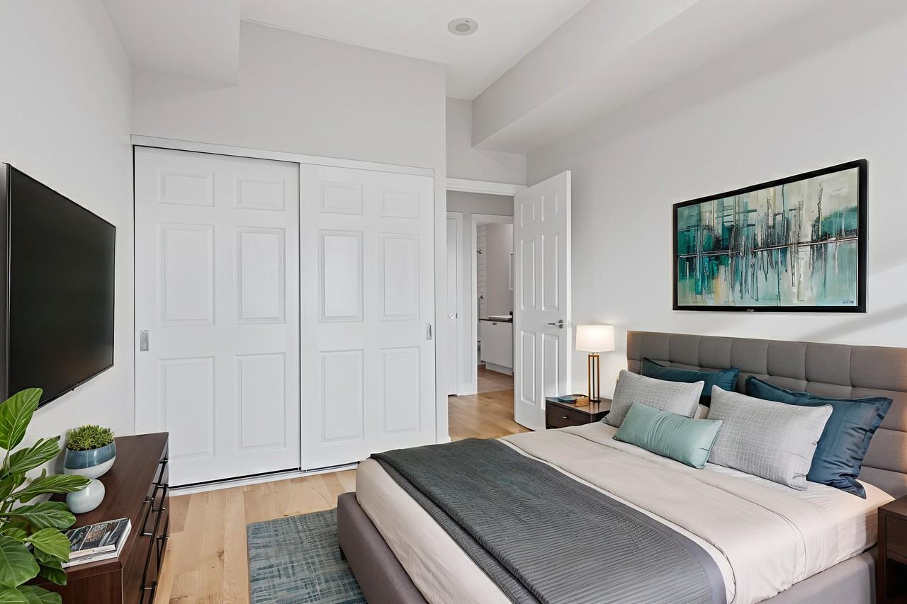 Pier 100 Apartments - Photo 3 of 10