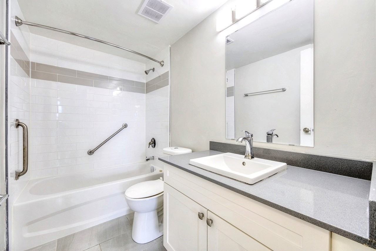 Queen Margaret II - Photo 6 of 21