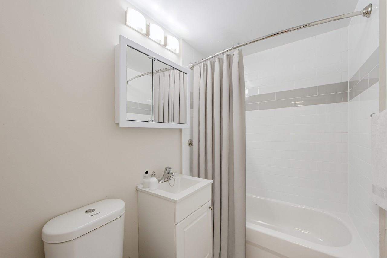 440 Eglinton - Photo 4 of 8