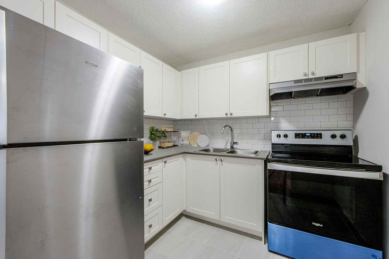 Bay 200 - Photo 4 of 12