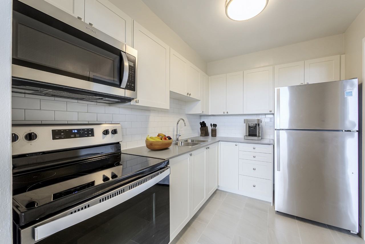 Lakewood Apartments I - Photo 2 of 10