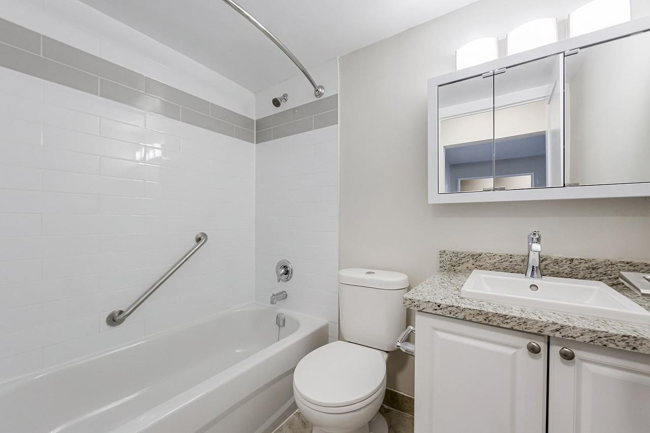 The Lamplighter - Photo 5 of 7