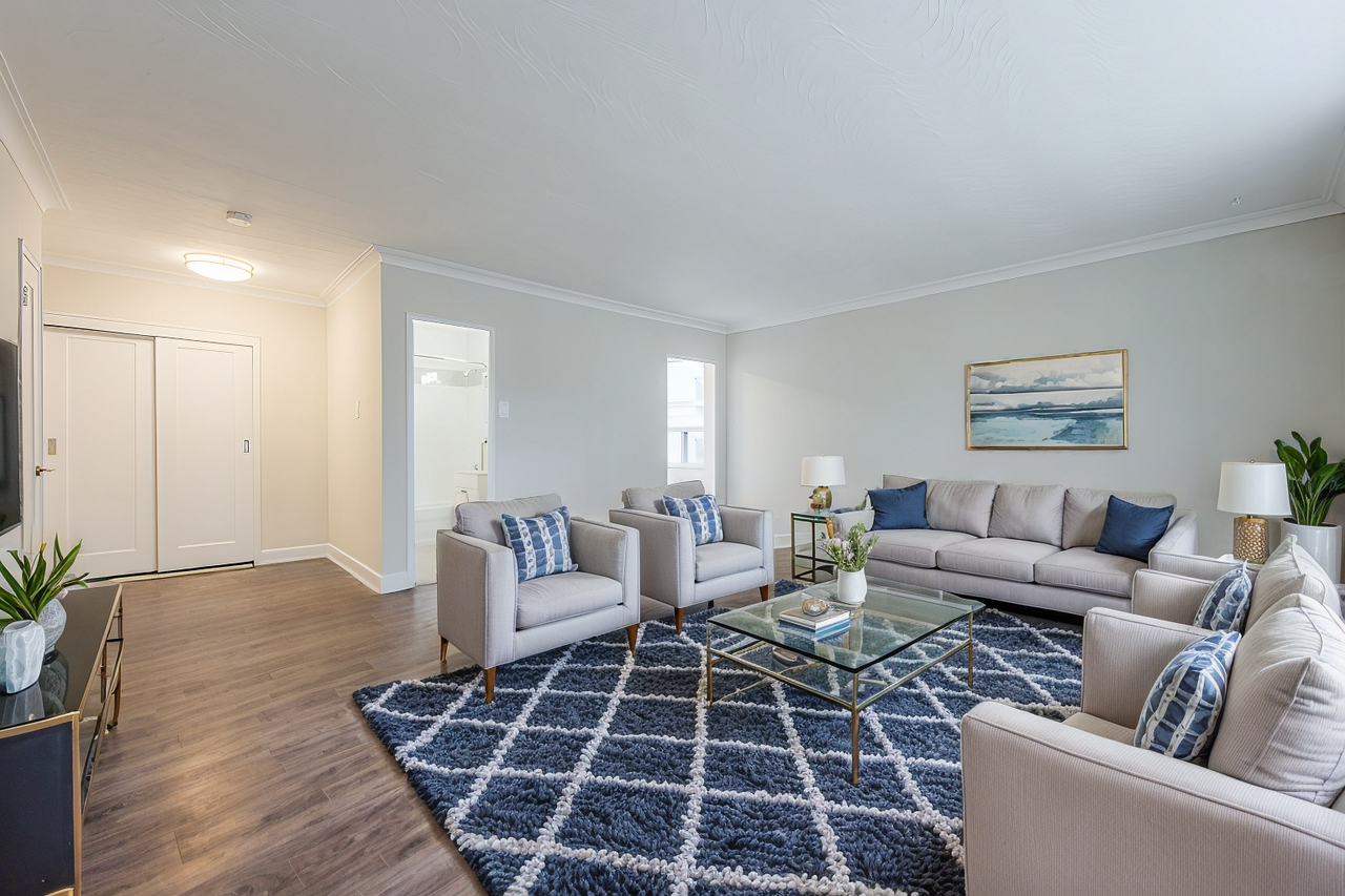 Upper Canada Apartments 165 - Photo 2 of 17