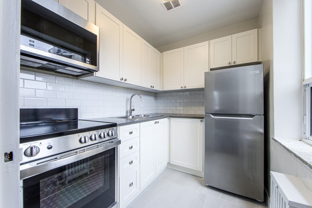 Upper Canada Apartments 165 - Photo 4 of 17