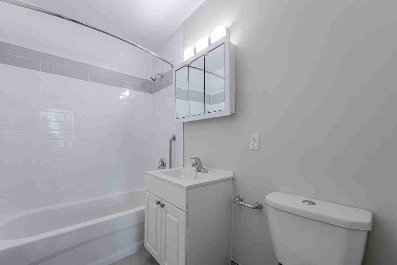 Upper Canada Apartments 165 - Photo 6 of 17