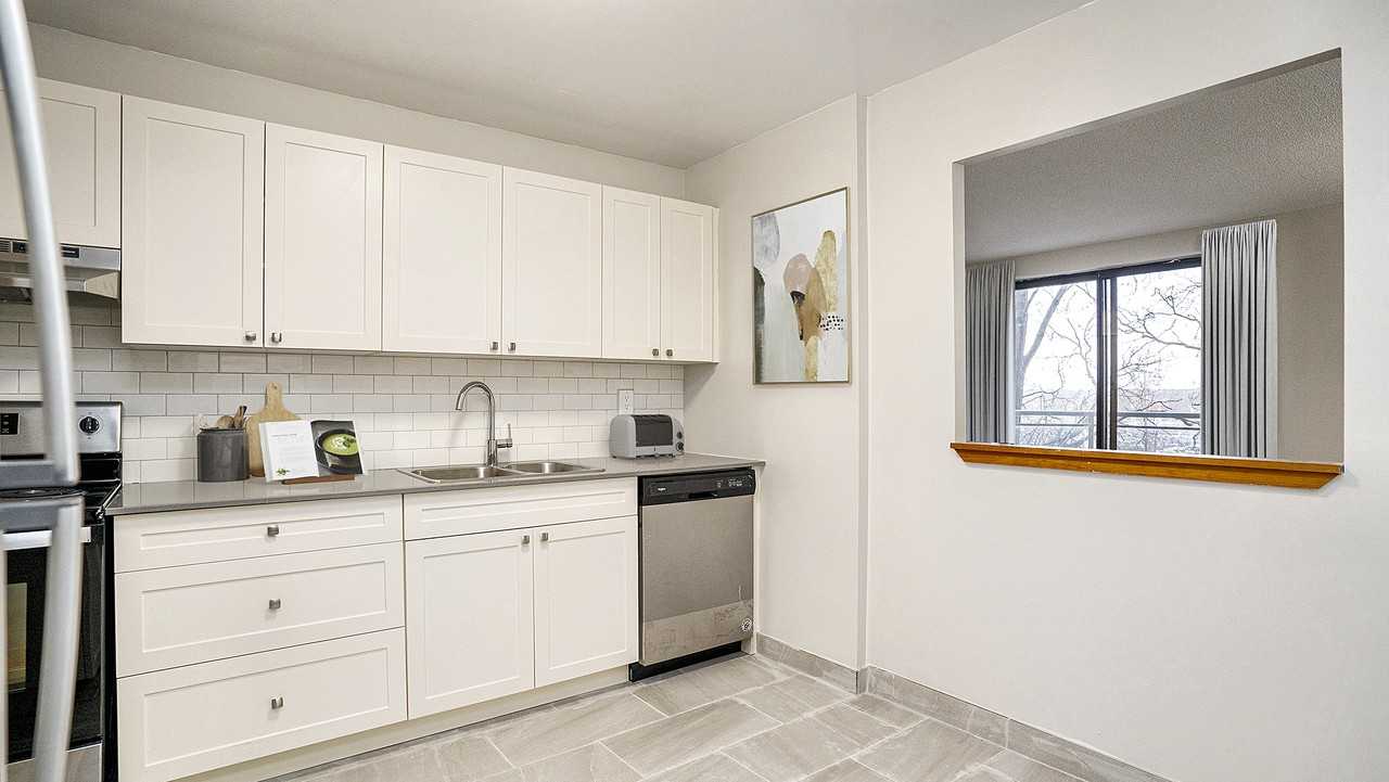 Trillium Towers I/II - Photo 5 of 12