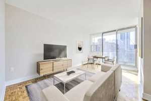 featured image of 136 Bay St S