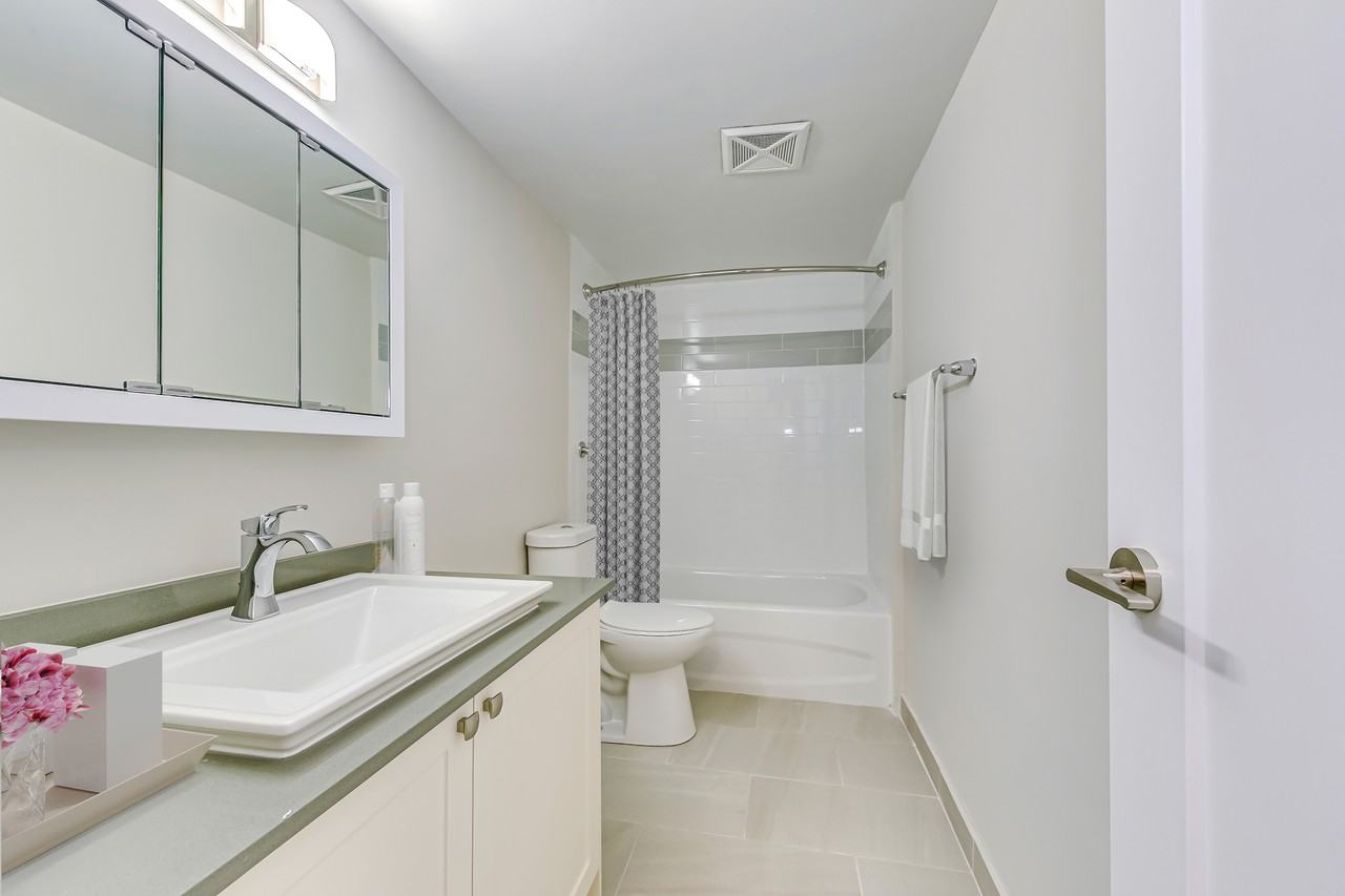 Surrey Lane Apartments - Photo 5 of 14