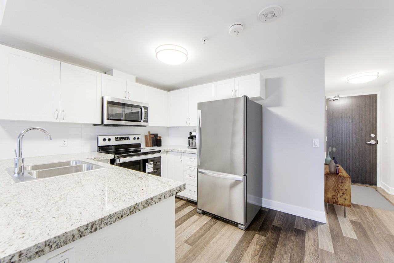 212 Davis Apartments - Photo 2 of 12